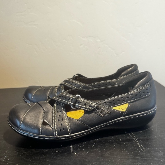 Clarks Ashland Spin Q Strappy Shoes Black - Picture 2 of 7